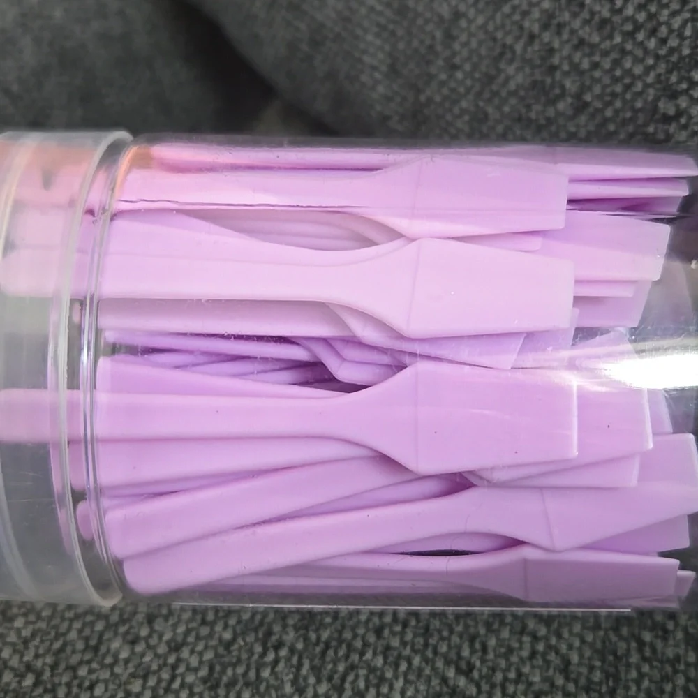 Lavender Plastic Cosmetic Spatulas 100 Pack NWOT new W Out Tags Makeup Spatulas